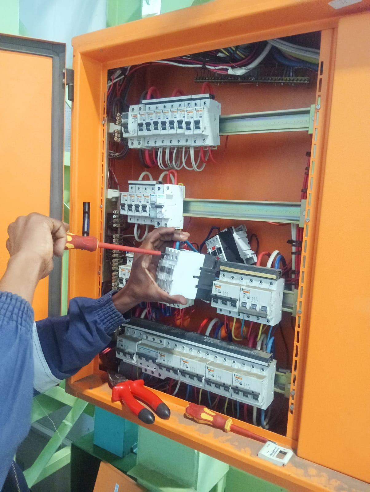 Distribution board installation